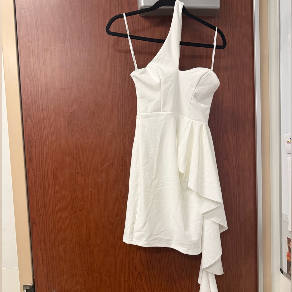 Selfie Leslie White One-Shoulder Asymmetric Ruffle Mini Dress